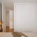 Appartement Sabaudia - 2 Bedrooms And Balcony In Alvalade Lisboa