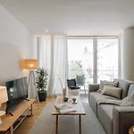 Sabaudia - 2 Bedrooms And Balcony In Alvalade Lisboa