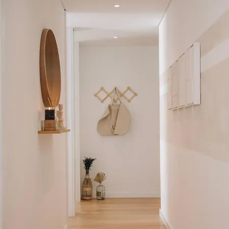 Sabaudia - 2 Bedrooms And Balcony In Alvalade Lägenhet