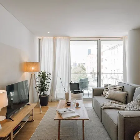 Sabaudia - 2 Bedrooms And Balcony In Alvalade Lisboa