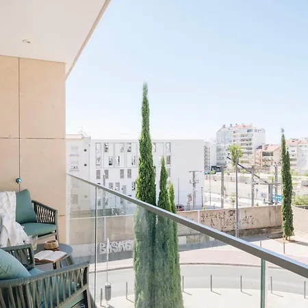 Sabaudia - 2 Bedrooms And Balcony In Alvalade Lägenhet *