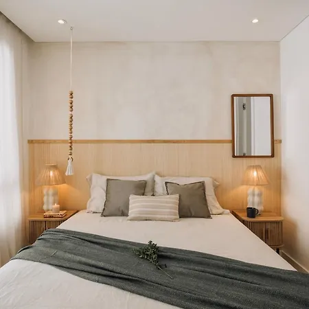 Sabaudia - 2 Bedrooms And Balcony In Alvalade Lizbona