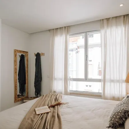 Apartament Sabaudia - 2 Bedrooms And Balcony In Alvalade Lizbona