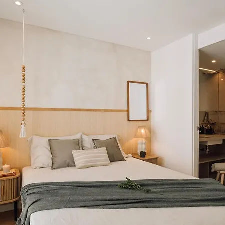 Sabaudia - 2 Bedrooms And Balcony In Alvalade Apartament *