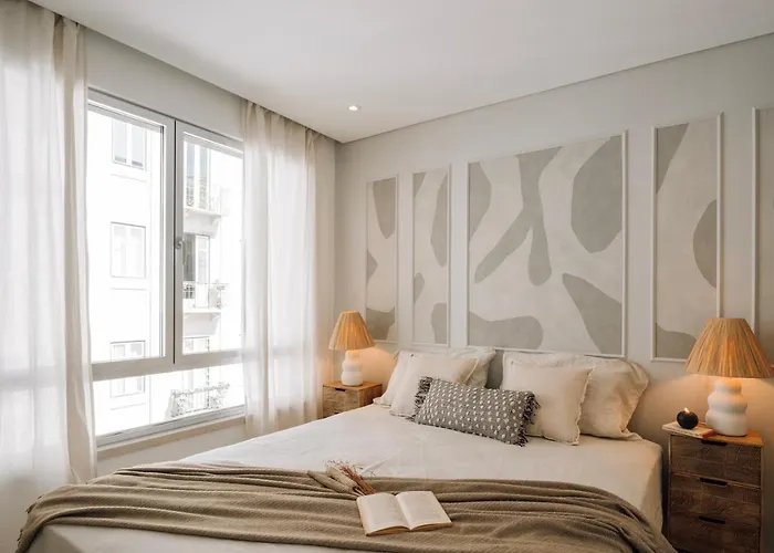 Sabaudia - 2 Bedrooms And Balcony In Alvalade 公寓 *