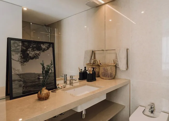 Sabaudia - 2 Bedrooms And Balcony In Alvalade 公寓