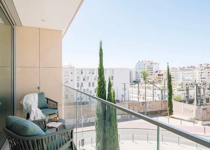 Sabaudia - 2 Bedrooms And Balcony In Alvalade 公寓 *