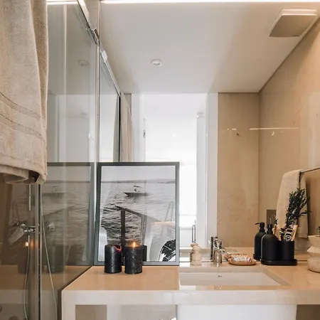 Sabaudia - 2 Bedrooms And Balcony In Alvalade * Lisbon