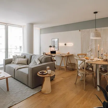 Sabaudia - 2 Bedrooms And Balcony In Alvalade *