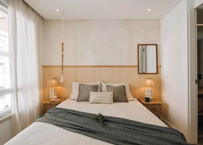 Sabaudia - 2 Bedrooms And Balcony In Alvalade 리스본