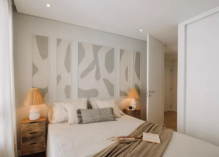 Sabaudia - 2 Bedrooms And Balcony In Alvalade 아파트 리스본