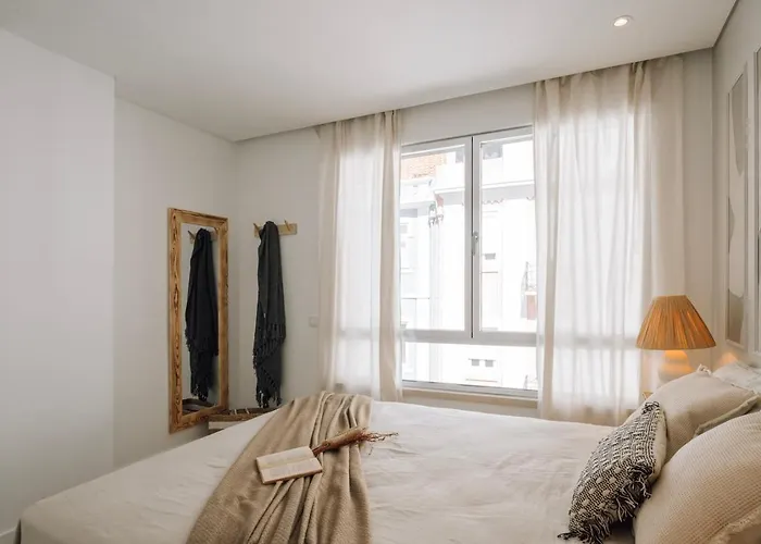 דירה Sabaudia - 2 Bedrooms And Balcony In Alvalade ליסבון