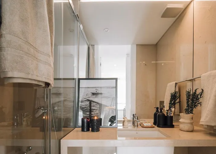 Sabaudia - 2 Bedrooms And Balcony In Alvalade * ליסבון