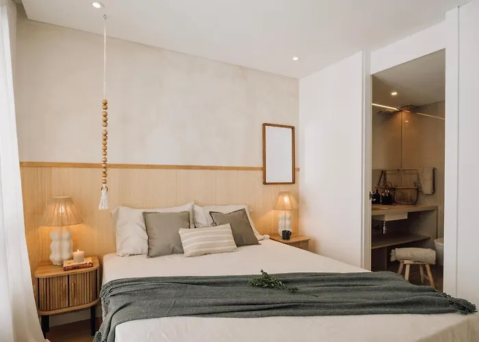 Sabaudia - 2 Bedrooms And Balcony In Alvalade דירה *