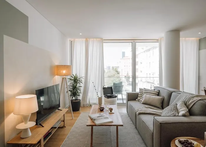 Sabaudia - 2 Bedrooms And Balcony In Alvalade 리스본