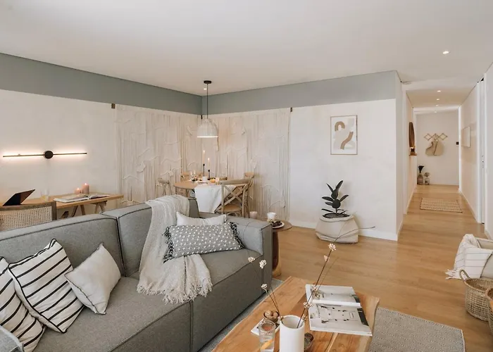 아파트 Sabaudia - 2 Bedrooms And Balcony In Alvalade 리스본