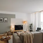 Sabaudia - 2 Bedrooms And Balcony In Alvalade Lizbona